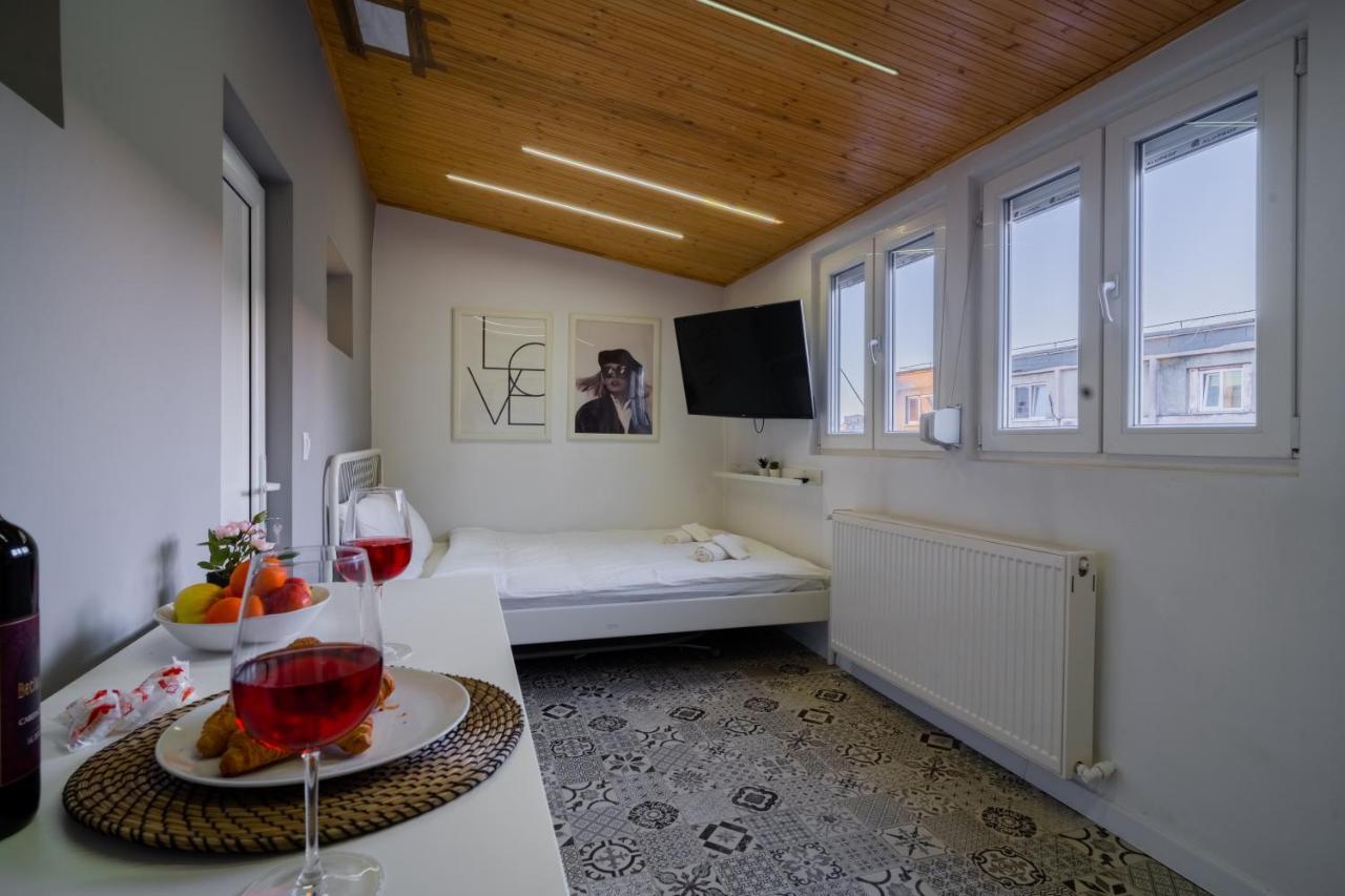 One Bedroom Flat In Bucharest'S Historic District Экстерьер фото