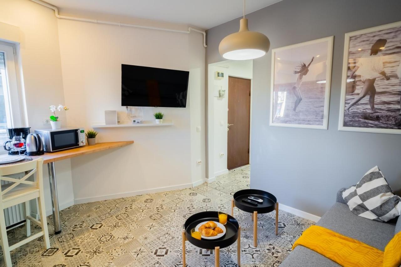 One Bedroom Flat In Bucharest'S Historic District Экстерьер фото