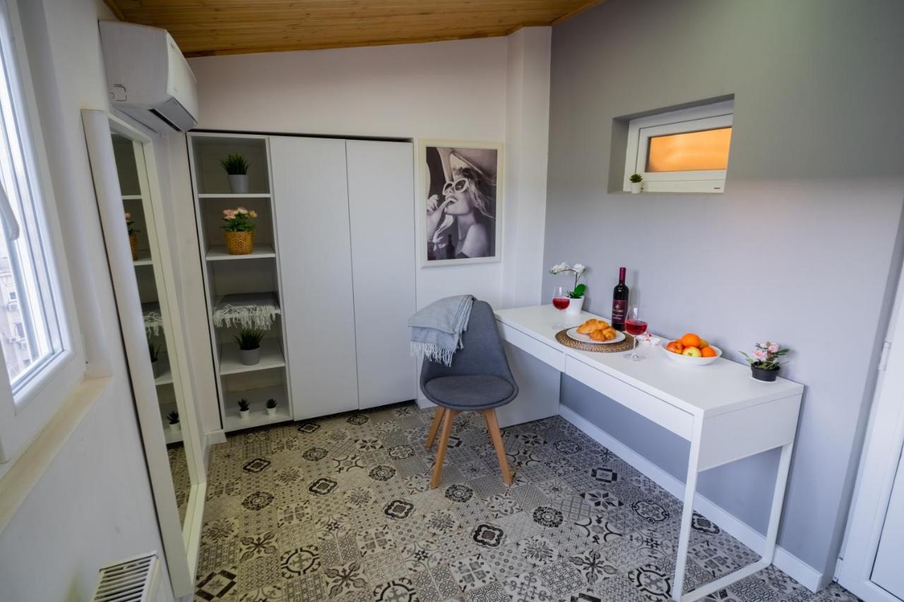 One Bedroom Flat In Bucharest'S Historic District Экстерьер фото