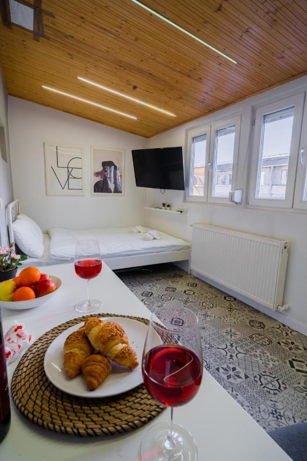 One Bedroom Flat In Bucharest'S Historic District Экстерьер фото